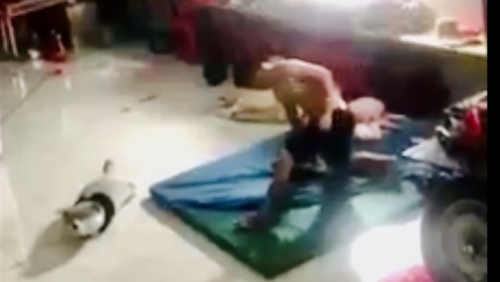 Có thể tước quyền nuôi con của người mẹ để người tình bạo hành con trai