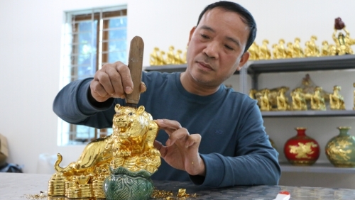 Nhiều mẫu "hổ dát vàng" làm quà tặng nhân dịp Xuân Nhâm Dần 2022