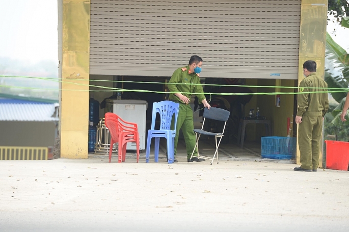 Mượn dao ở quầy lễ tân để gây án Mượn dao ở quầy lễ tân để gây án