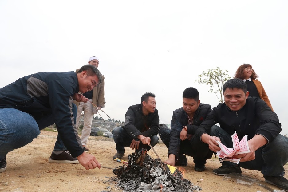 gan tet thanh minh nhieu nguoi tranh thu tao mo som ngay cuoi tuan