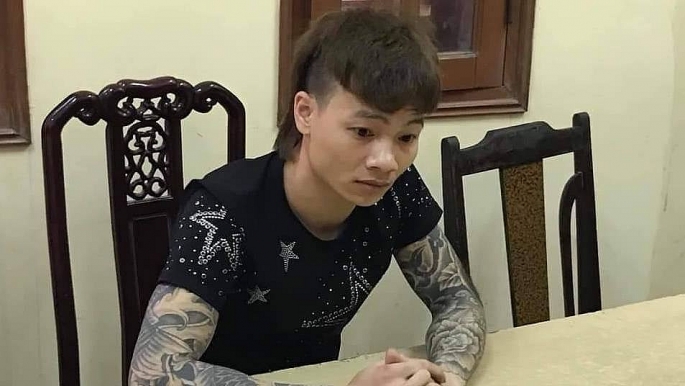 Thời điểm công an khám nhà, có 2 cô gái nhận là vợ Khá “bảnh” thoi diem cong an kham nha co 2 co gai nhan la vo kha banh