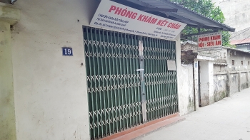 ha noi mot thai phu tu vong khi den phong kham tu