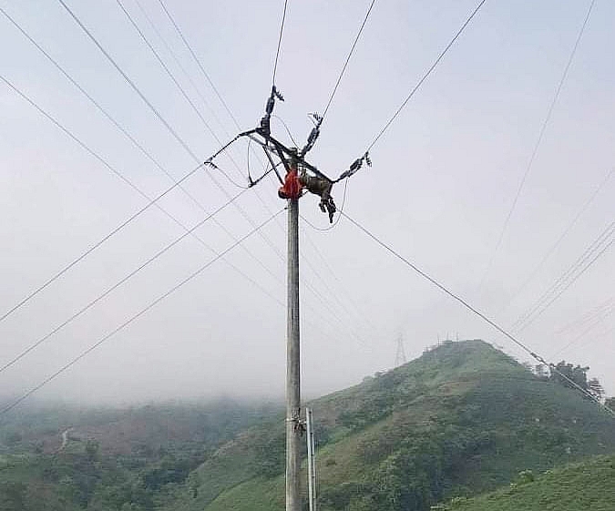 Lào Cai: Công nhân thi công đường dây điện bị điện giật tử vong