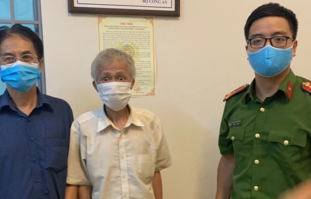 Giúp đỡ người đàn ông đi lạc trở về gia đình