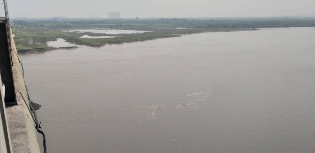 ha noi co gai tre nhay cau vinh tuy tu tu