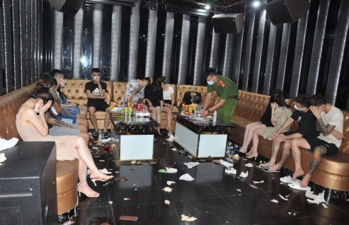 Khởi tố 10 bị can liên quan vụ mua bán, tàng trữ trái phép ma túy tại quán karaoke Badboy