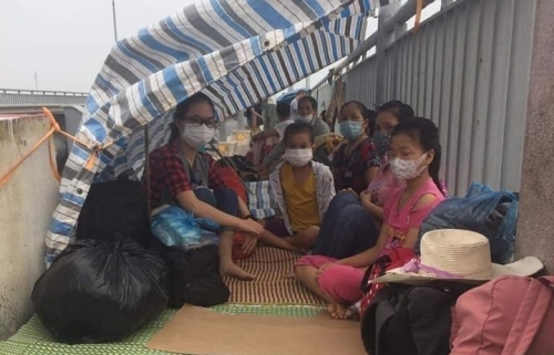 Người dân ở trên cầu Triều Dương sẽ được đưa đi cách ly