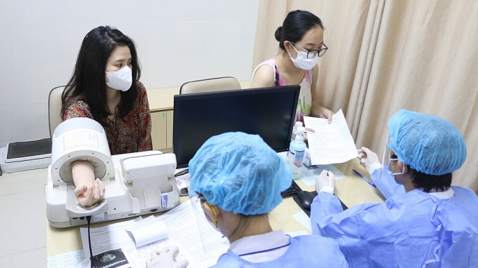 Bệnh viện phụ sản Hà Nội tiêm vắc-xin cho hàng trăm phụ nữ mang thai
