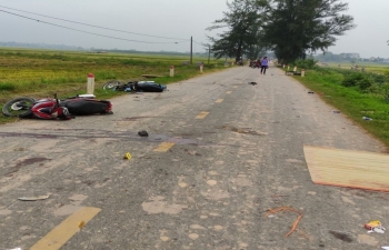 Tai nạn liên quan 4 xe máy khiến 7 người chết và bị thương