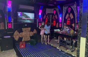 12 khách hát karaoke “chui” trong mùa dịch