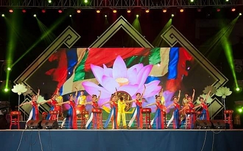 Tổ chức "Lễ hội Làng Sen" kỷ niệm 130 năm ngày sinh Chủ tịch Hồ Chí Minh
