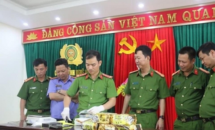 Giám đốc Công an tỉnh Nghệ An trao thưởng lực lượng phá thành công các chuyên án ma túy