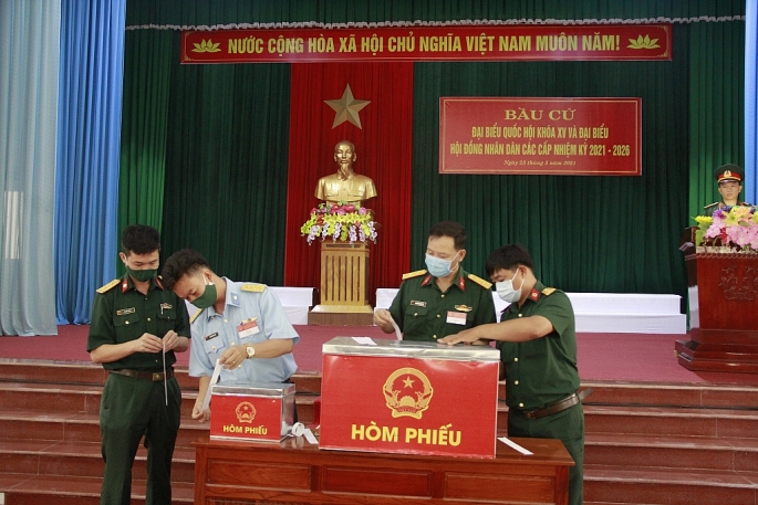 Lan tỏa những hình ảnh và những cử tri đặc biệt trong ngày hội toàn dân tại Nghệ An trong sáng 23-5