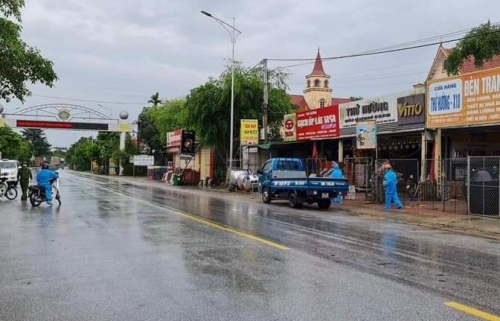 Thêm hai ca nhiễm liên quan điểm tắm nước công cộng ở bãi biển Xuân Hải, Hà Tĩnh