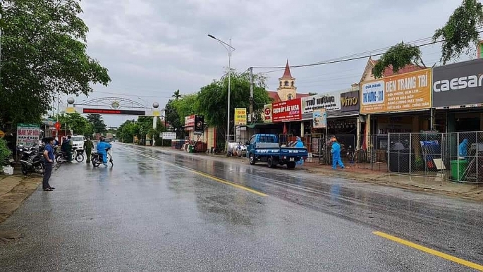 Thêm hai ca nhiễm liên quan điểm tắm nước công cộng ở bãi biển Xuân Hải, Hà Tĩnh