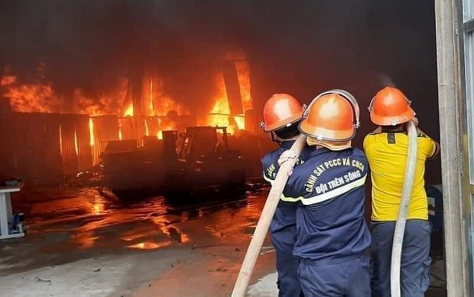 Nóng: Cháy lớn tại TP Vinh khiến 6 người thiệt mạng