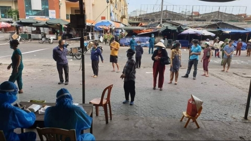 Nghệ An: Yêu cầu người dân liên quan chợ đầu mối Vinh và các địa điểm có nguy cơ cao khẩn trương khai báo y tế