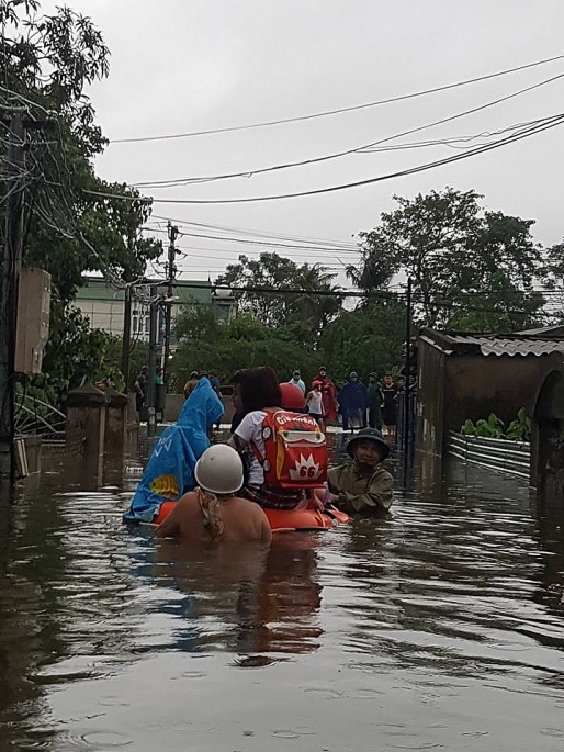 xem nguoi dan tp vinh boi tren pho