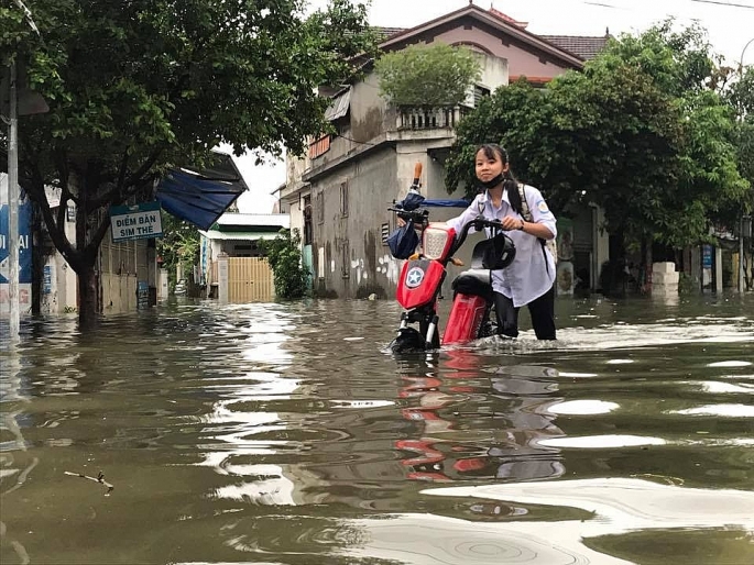 xem nguoi dan tp vinh boi tren pho