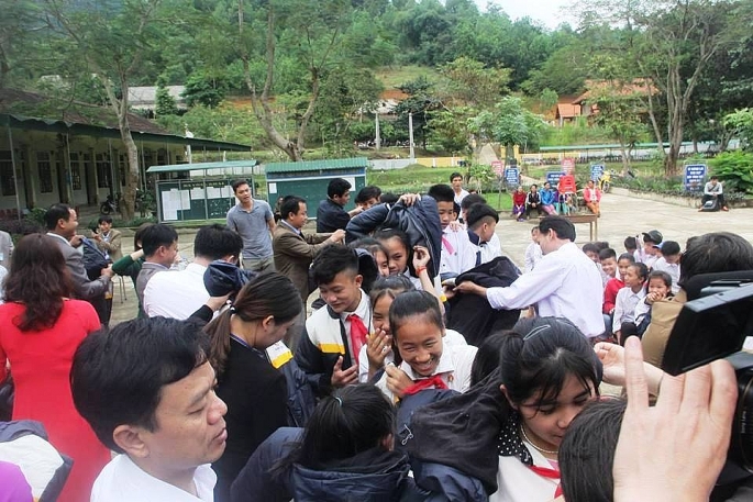 1000 ao am den voi hoc sinh dan toc thieu so