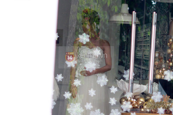 Khanh Chi Lâm nắm chặt tay bạn trai đi thử áo cưới 7 Khanh Chi Lâm nắm chặt tay bạn trai đi thử áo cưới 7