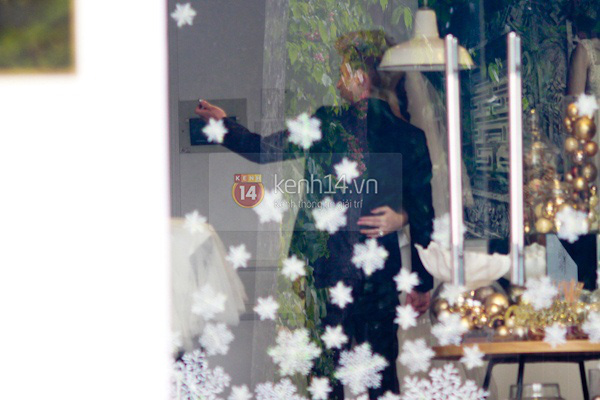 Khanh Chi Lâm nắm chặt tay bạn trai đi thử áo cưới 9 Khanh Chi Lâm nắm chặt tay bạn trai đi thử áo cưới 9