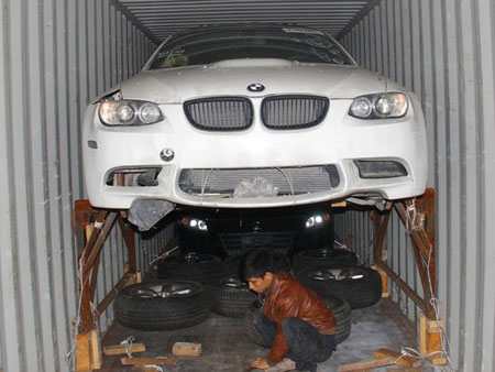 ... BMW thể thao 2 cửa...