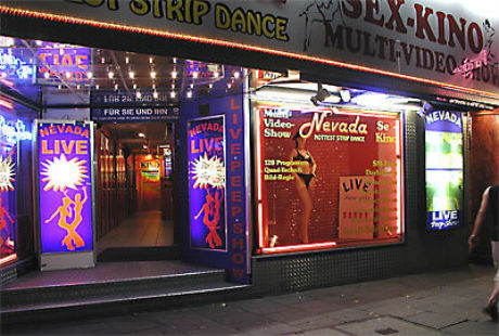 Dạo quanh các phố đèn đỏ “nóng” nhất thế giới