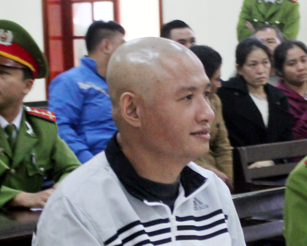 Trùm ma túy Phan Đình Tuấn rất bình thản tại phiên tòa xét xử phúc thẩm cấp cao.