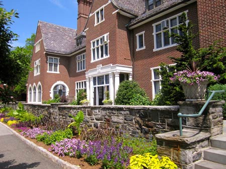 Top 7 trường đại học có học phí đắt đỏ nhất thế giới hình ảnh 6 Top 7 trường đại học có học phí đắt đỏ nhất thế giới