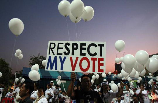 Tuần hành ủng hộ bầu cử ở Bangkok ngày 31-1. Ảnh: 
Reuters