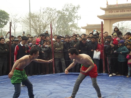 Choáng với những cụ bà gần 80 tuổi chơi đu tiên tại Hội Lim 9 Choáng với những cụ bà gần 80 tuổi chơi đu tiên tại Hội Lim 9