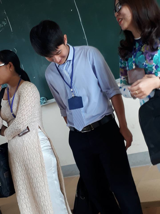 Thầy giáo thực tập đẹp trai