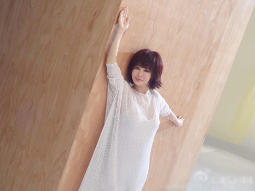 vay-ao-giup-vo-tac-thien-phan-nghinh-tu-tuoi-tre-o-tuoi-70-6