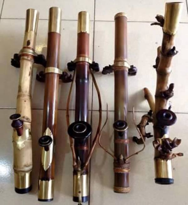 Những chiếc điếu cày được làm đẹp mắt, tạo những chi tiết hoa văn, bọc đồng tinh xảo có giá cả chục triệu đồng