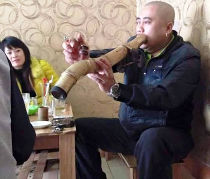 Hút thuốc lào bằng những chiếc điếu độc, lạ không chỉ thỏa mãn đam mê mà còn thể hiện đẳng cấp của người hút thuốc