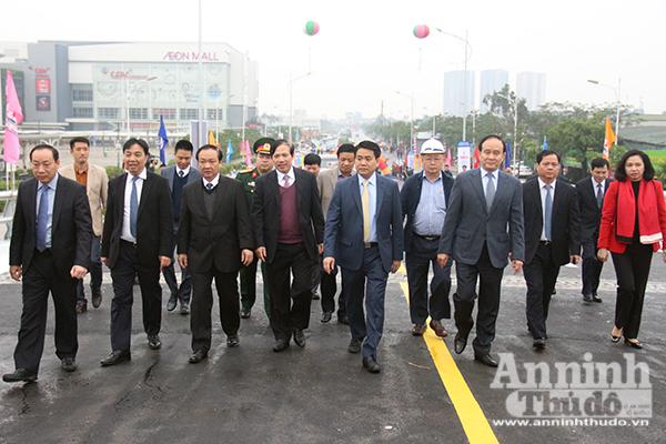 Hà Nội thông xe cầu vượt bằng thép trăm tỷ ở nút giao Cổ Linh