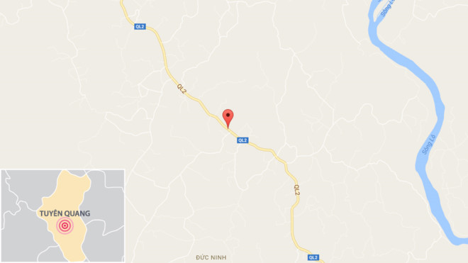 Hơn 20 khách thoát chết khi xe giường nằm lật xuống cống hình ảnh 3 Hơn 20 khách thoát chết khi xe giường nằm lật xuống cống