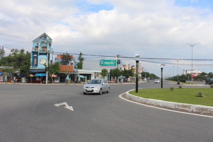 Vòng xoay nút giao thông “lấn” đường