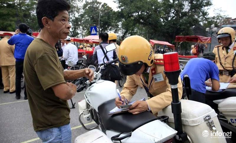 Hơn 6.600 tài xế bị CSGT Hà Nội xử phạt trong 4 ngày dọn vỉa hè