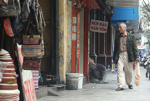 Dân Thủ đô chưng bếp xào nấu, nướng thịt trên hè phố