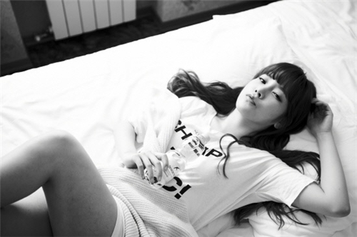 Tara khoe ảnh gợi cảm…trên giường