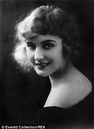 Vua hề Sác lô từng quan hệ với 2.000 cô gái - 4