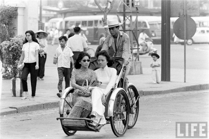 Sài Gòn năm 1961, Sài Gòn 50 năm trước, Việt Nam xưa, cảng Sài Gòn, chợ lớn, xe quân sự, binh sĩ Sài Gòn, Sài Gòn, trại trẻ mồ côi, bãi tập quân sự, doanh trại quân đội, bán hàng rong, chợ Bến Tre, thiệp năm mới, Chợ Lớn, Lê Lợi, đại lộ, thiếu nữ, chùm ảnh, vỉa hè, áo dài, vỉa, khung cảnh, Đồng Khởi,