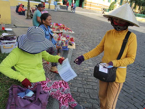 Bán dạo vé số Vietlott: Phạt hay không thì... tùy!