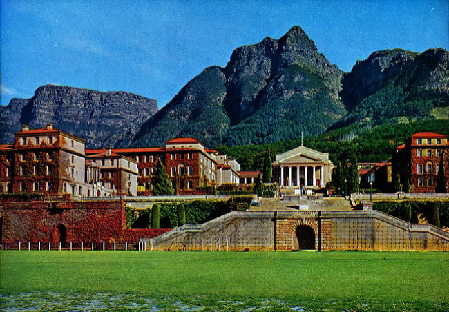 15 trường đại học đẹp nhất thế giới ngỡ như bước ra từ cổ tích