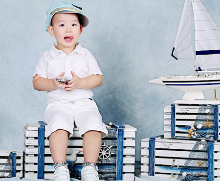 Ngắm gia đình hạnh phúc của hoa hậu Thùy Lâm