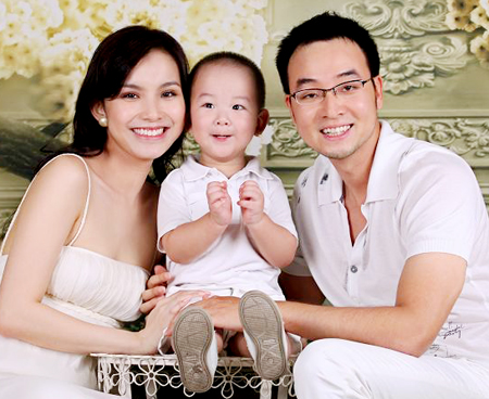 Ngắm gia đình hạnh phúc của hoa hậu Thùy Lâm