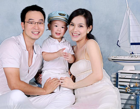 Ngắm gia đình hạnh phúc của hoa hậu Thùy Lâm