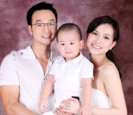 Ngắm gia đình hạnh phúc của hoa hậu Thùy Lâm